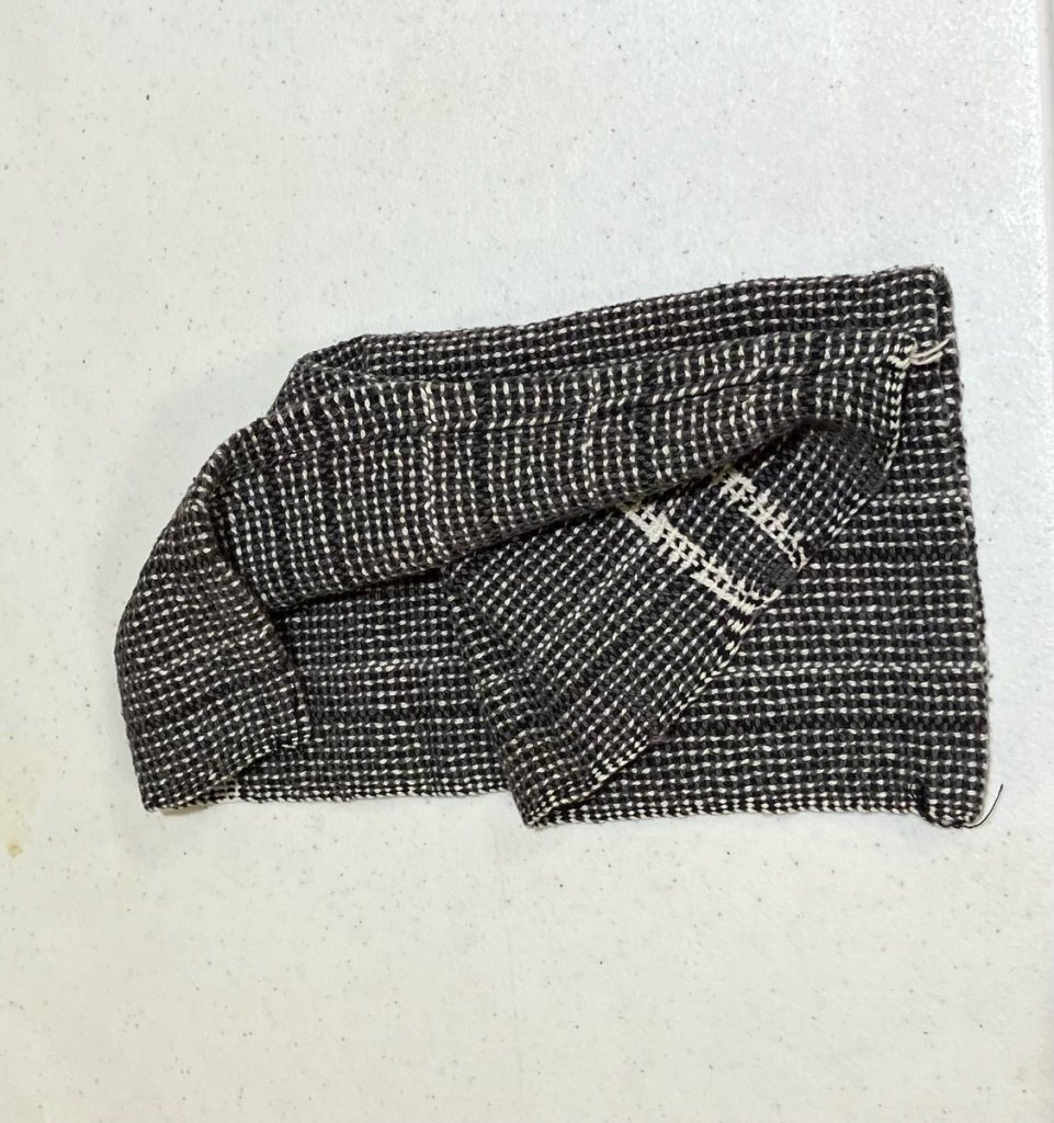 Black and white basket weave dish cloth.