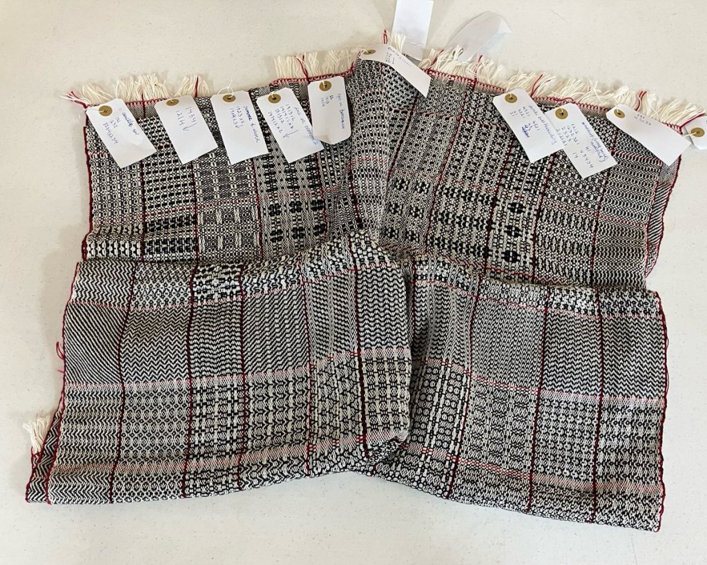 Wide black and white 4 shaft gamp.