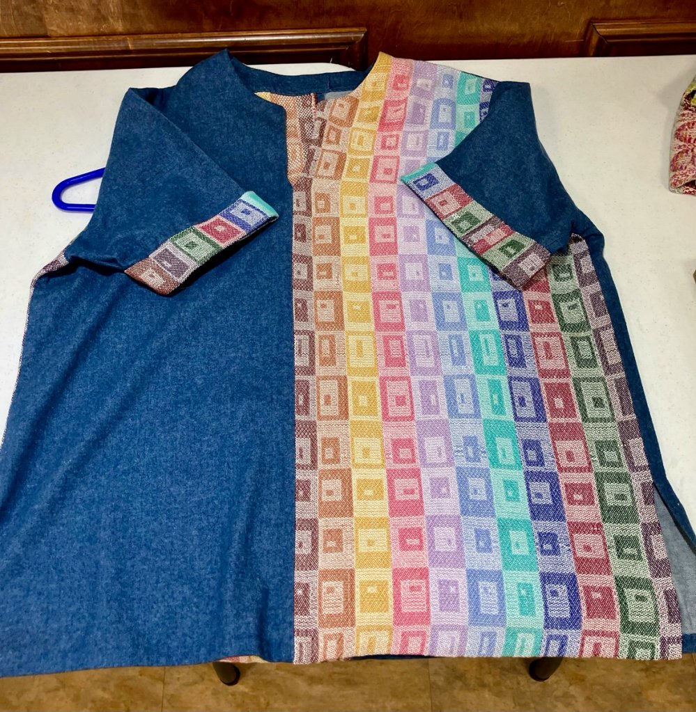 Linda A. - Short-sleeved shirt made of denim on the right side and woven cloth on the left side, handwoven fabric on the ends of the sleeves.